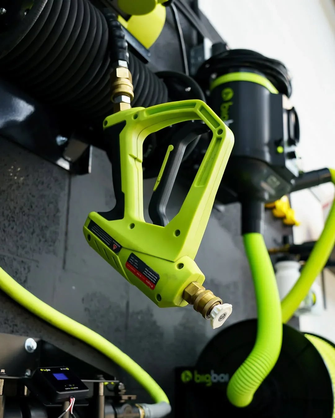 ZAutoCare’s Ultimate Garage - The First in Canada